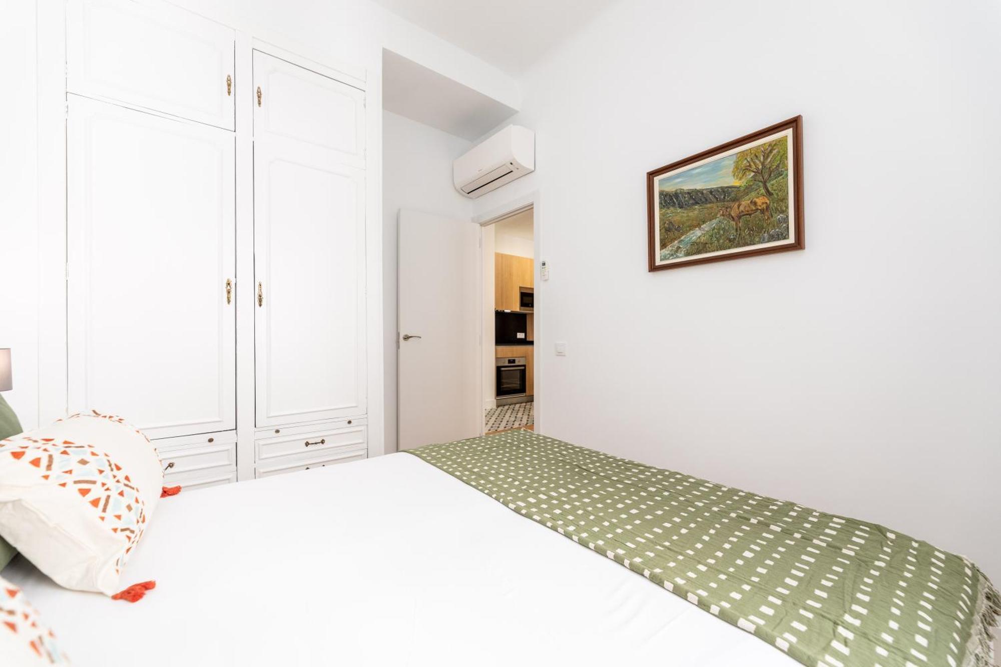 Montaber Apartments - La Paz Market Мадрид Екстериор снимка