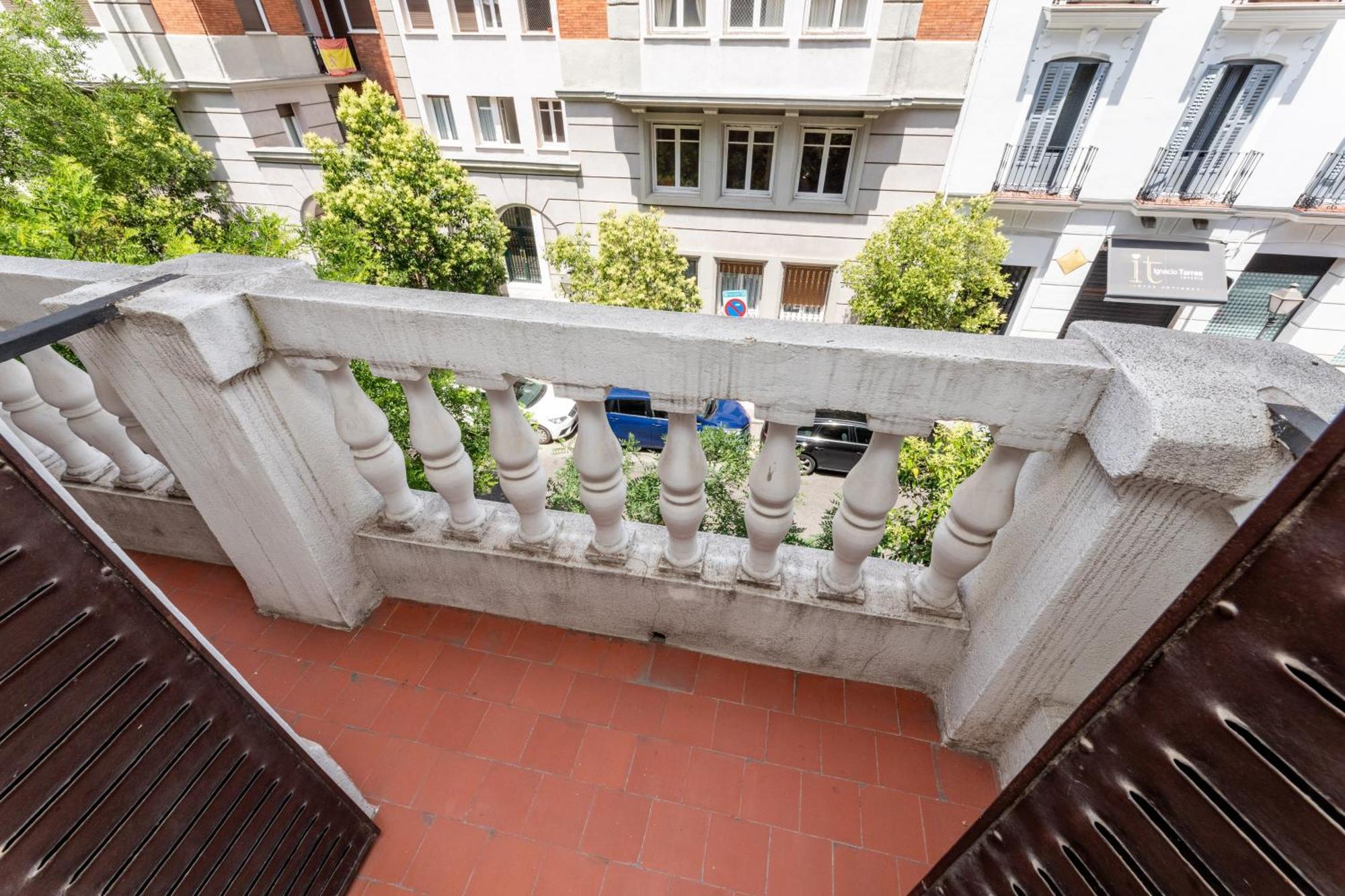 Montaber Apartments - La Paz Market Мадрид Екстериор снимка