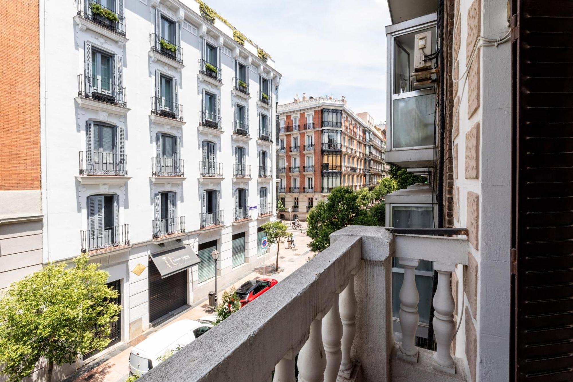 Montaber Apartments - La Paz Market Мадрид Екстериор снимка