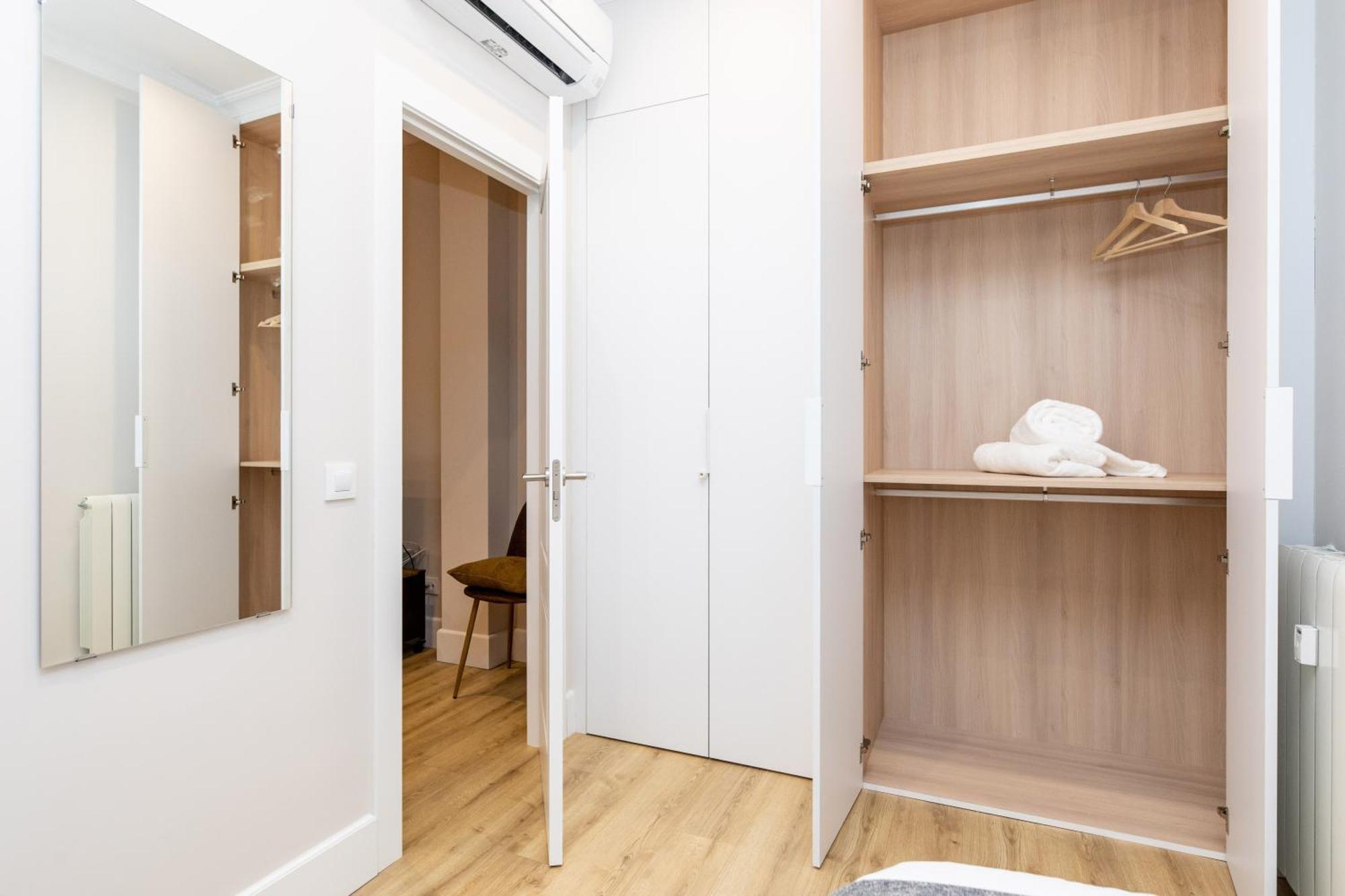 Montaber Apartments - La Paz Market Мадрид Екстериор снимка
